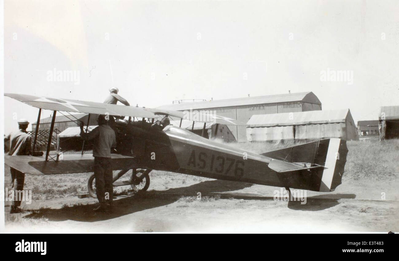 Le SPAD S. VII est un avion de chasse français largement utilisé pendant la première Guerre mondiale connu pour son agilité et sa puissance de feu, il est devenu l'un des chasseurs les plus performants et efficaces de la guerre, en particulier dans le combat contre les avions allemands. Banque D'Images