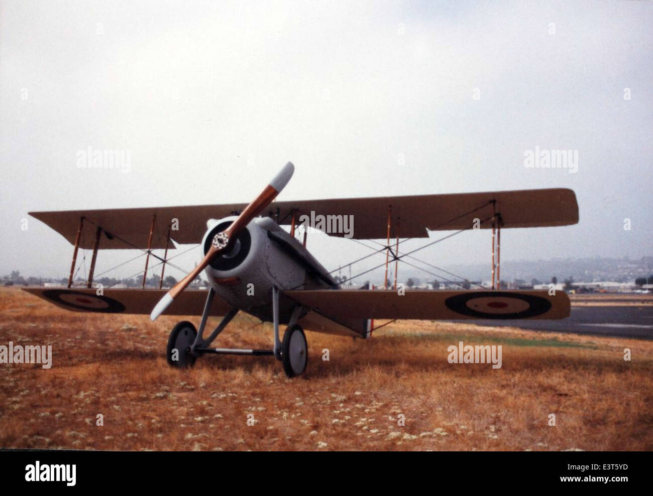 Le SPAD S. Le VII était un avion de chasse français largement utilisé pendant la première Guerre mondiale connu pour sa conception robuste et son moteur puissant, il est devenu l'un des chasseurs alliés les plus réussis de la guerre, avec des pilotes comme Georges Guynemer et René Fonck remportant de nombreuses victoires. Banque D'Images