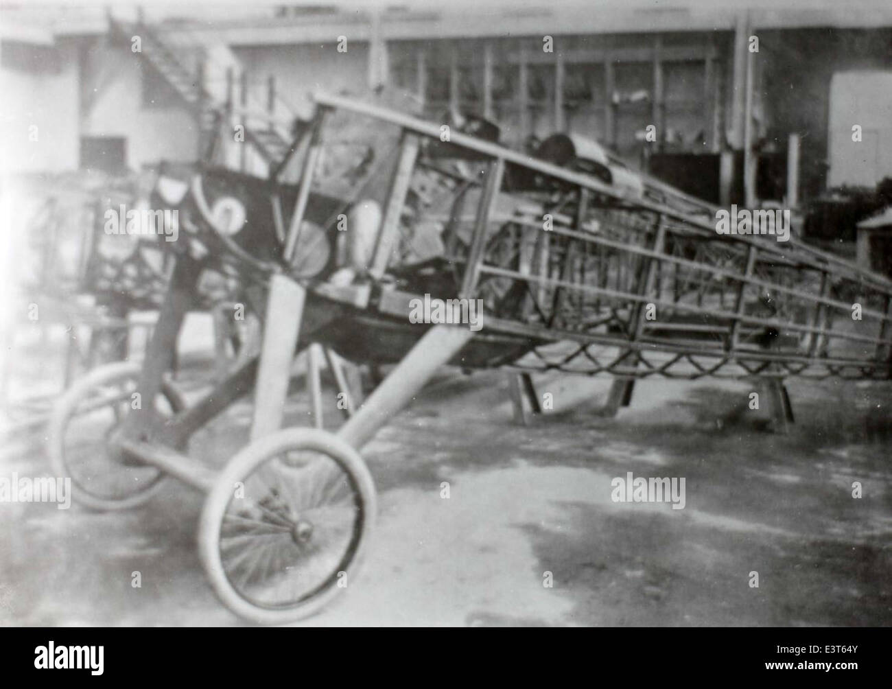 Le SPAD S. XVII (communément appelé SPAD VII) était un chasseur biplan français utilisé pendant la première Guerre mondiale connu pour sa durabilité et son puissant moteur, il est devenu l'un des chasseurs alliés les plus réussis de la guerre, avec de nombreux as marquant de nombreux morts. Banque D'Images