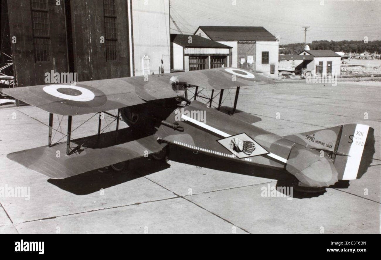 Le SPAD XIII était un biplan français utilisé pendant la première Guerre mondiale par l'armée de l'air française et d'autres forces alliées. Il fut l'un des combattants les plus efficaces de la guerre, connu pour sa puissance de feu et sa maniabilité dans le combat aérien. Banque D'Images