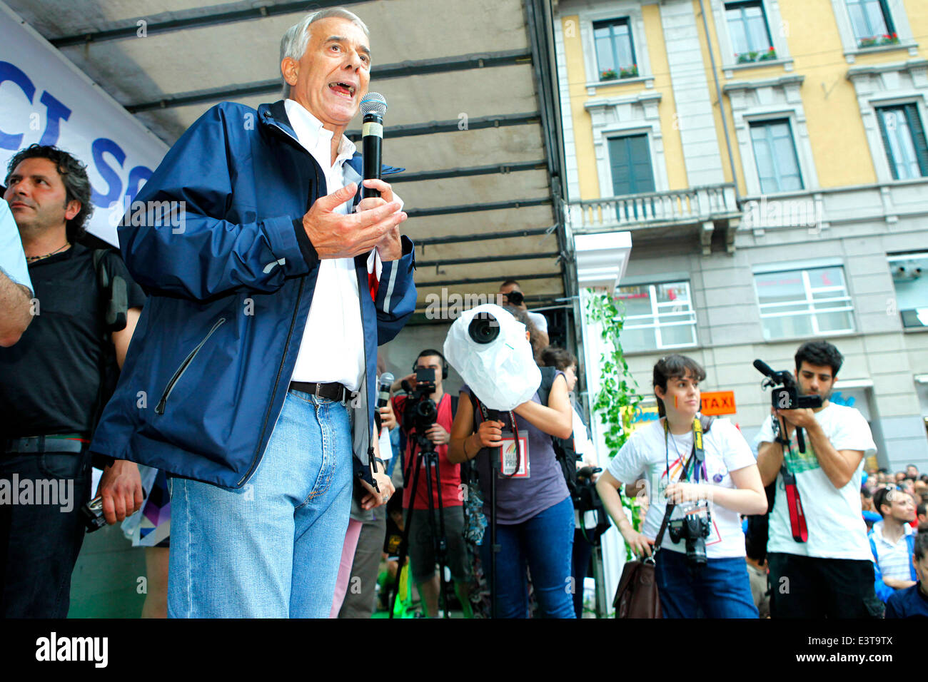 Gay Pride Parade à Milan Milan Giuliano Pisapia principaux Banque D'Images