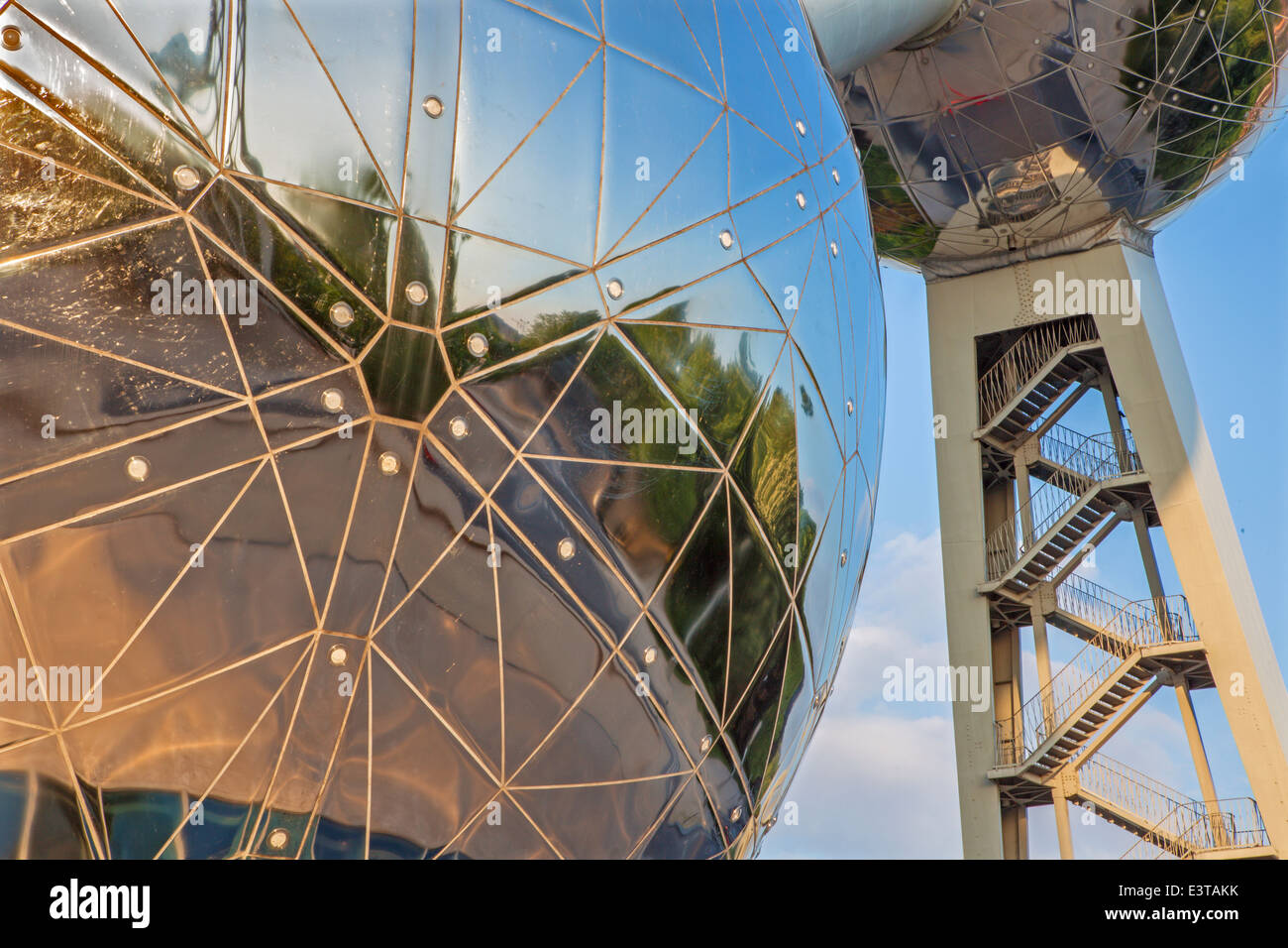 Bruxelles, Belgique - 16 juin 2014 : Détail de l'Atomium. Bâtiment moderne a été construit pour l'Expo '58 Banque D'Images