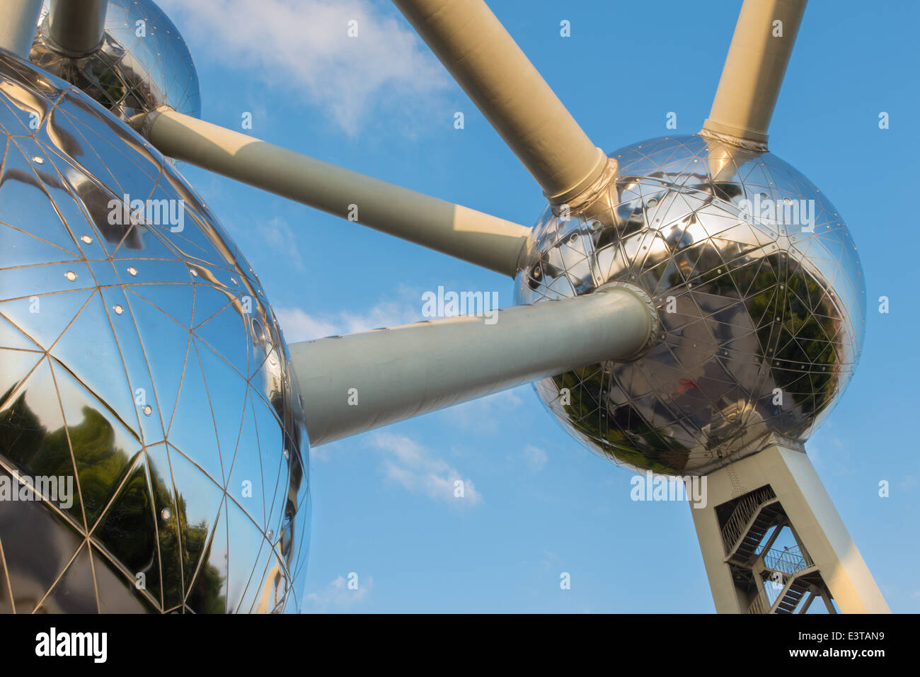 Bruxelles, Belgique - 16 juin 2014 : Détail de l'Atomium. Bâtiment moderne a été construit pour l'Expo '58 Banque D'Images