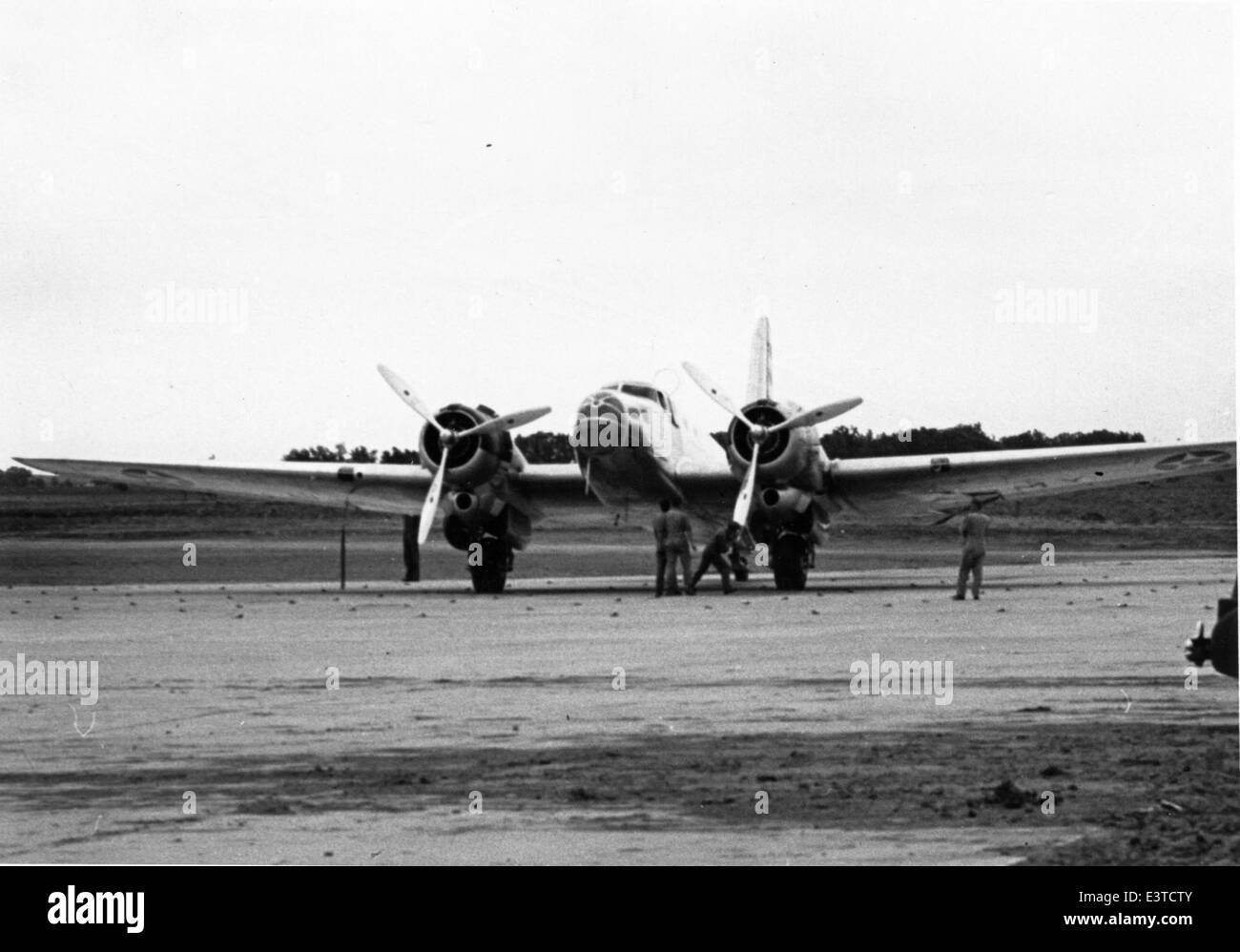 Le Douglas B-23 était un avion militaire utilisé par l'US Army Air corps à la fin des années 1930 et au début des années 1940 Ce B-23 particulier a été photographié à March Field le 18 octobre 1940, montrant sa conception bimoteur et ses capacités de bombardier. Le B-23 a joué un rôle dans les missions d'entraînement et de combat pendant la seconde Guerre mondiale Banque D'Images