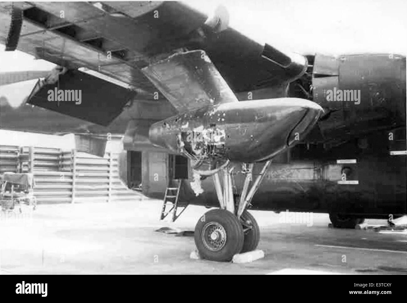 Fairchild AC-119K, les dégâts de combat, USAF via Mutza Banque D'Images