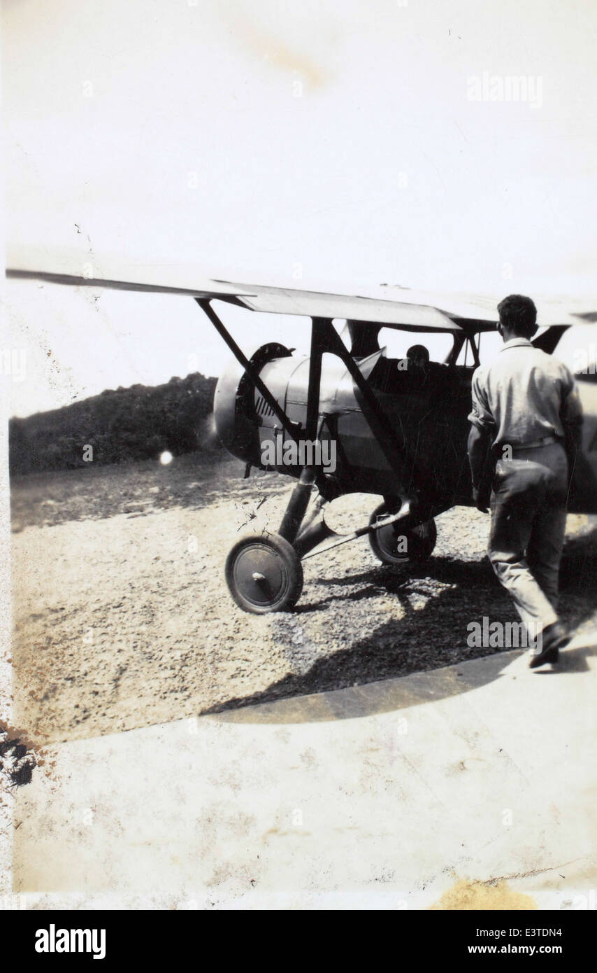 La collection Miles Blaine présente une variété d'images historiques de l'aviation, mettant l'accent sur les moments clés et les jalons des débuts de l'aviation. La collection présente le travail de divers aviateurs et leur contribution à l'histoire de l'aviation. Banque D'Images