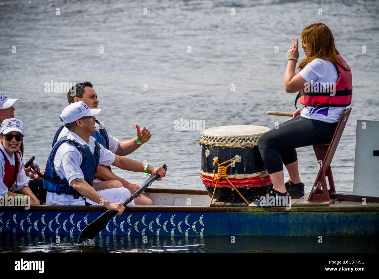 Londres, Royaume-Uni. 29 Juin, 2014. Londres Hong Kong Dragon Boat Festival 2014 Credit : Guy Josse/Alamy Live News Banque D'Images