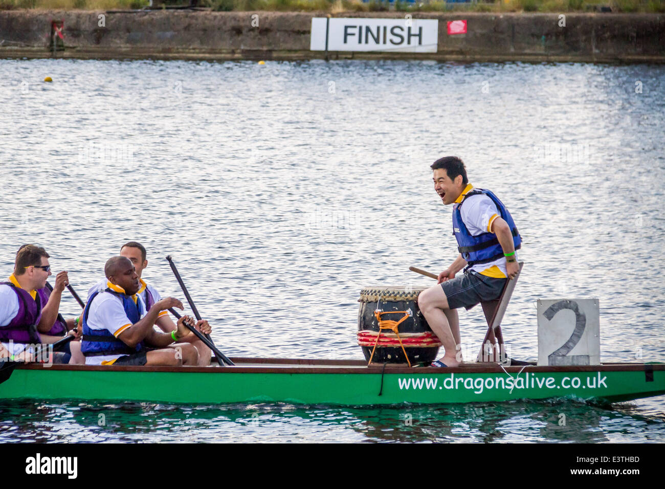 Londres, Royaume-Uni. 29 Juin, 2014. Londres Hong Kong Dragon Boat Festival 2014 Credit : Guy Josse/Alamy Live News Banque D'Images