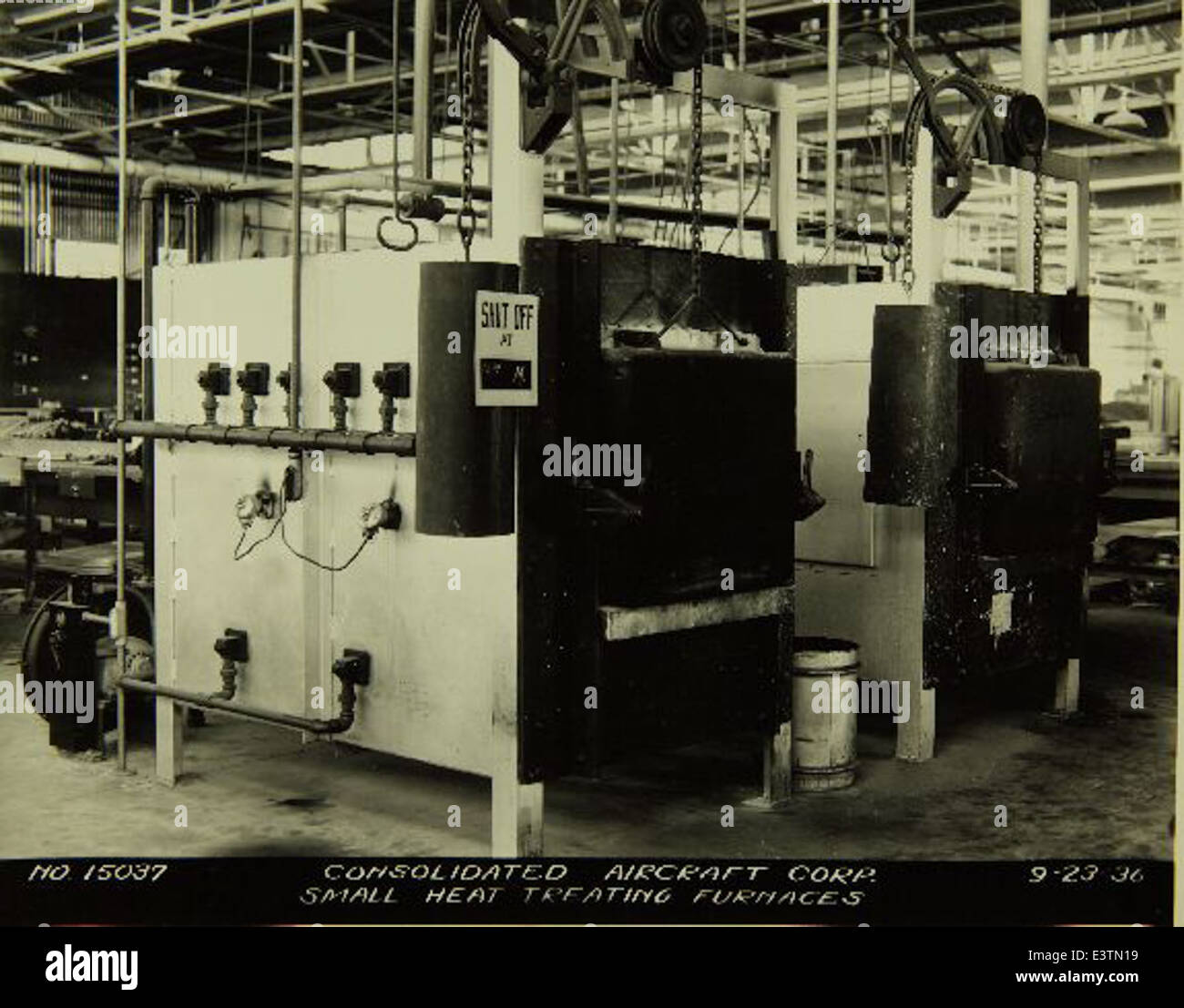 Cette image du San Diego Air and Space Museum représente les travailleurs de l'atelier d'usinage de l'usine d'avions Consolidated/Convair à San Diego, où de nombreux avions militaires ont été développés pendant la seconde Guerre mondiale. Banque D'Images