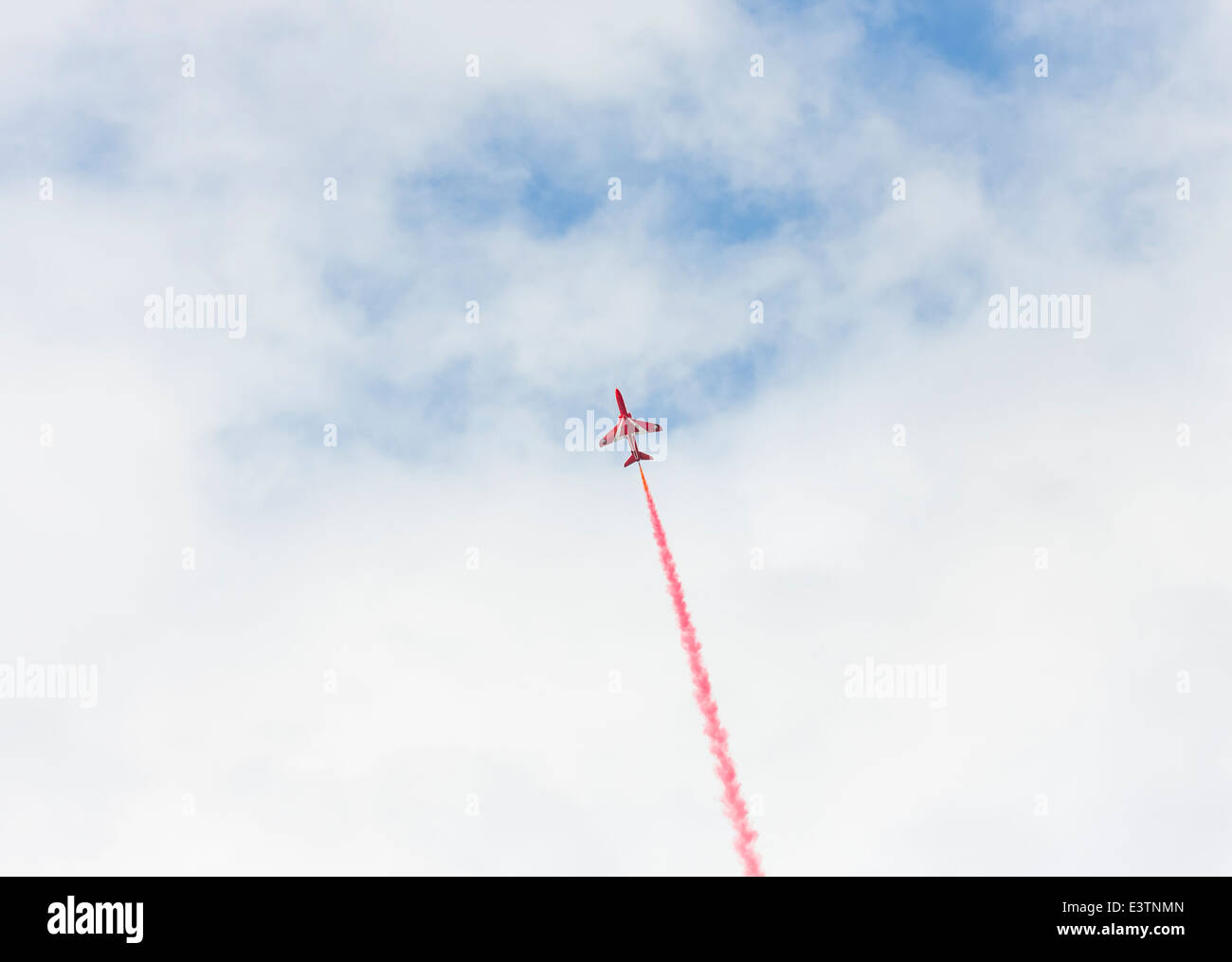Tallinn, Estonie - 23 juin 2014 : Flèche Rouge vol acrobatique show avec red fighter jets dans Tallinn, Estonie le 23 juin 2014 Banque D'Images