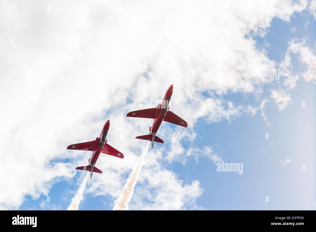 Tallinn, Estonie - 23 juin 2014 : Flèche Rouge vol acrobatique show avec red fighter jets dans Tallinn, Estonie le 23 juin 2014 Banque D'Images