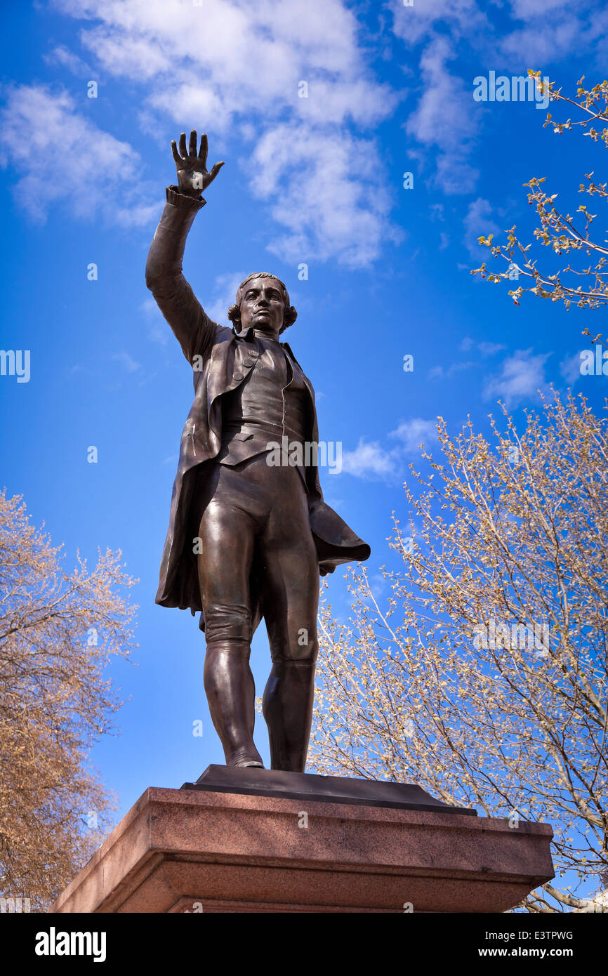 Statue d'Edmund Burke, Bristol, UK, grand soleil, ciel bleu Banque D'Images