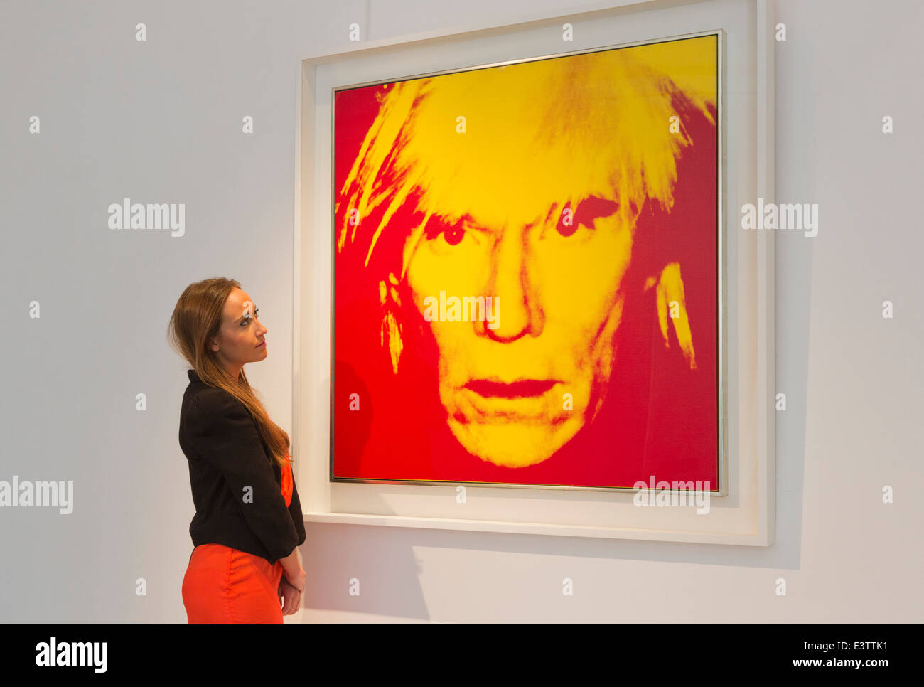 Appuyez sur Aperçu de l'après-guerre et l'art contemporain soirée vente aux enchères à Christie's, Londres. L'auto-portrait par Andy Warhol. Banque D'Images