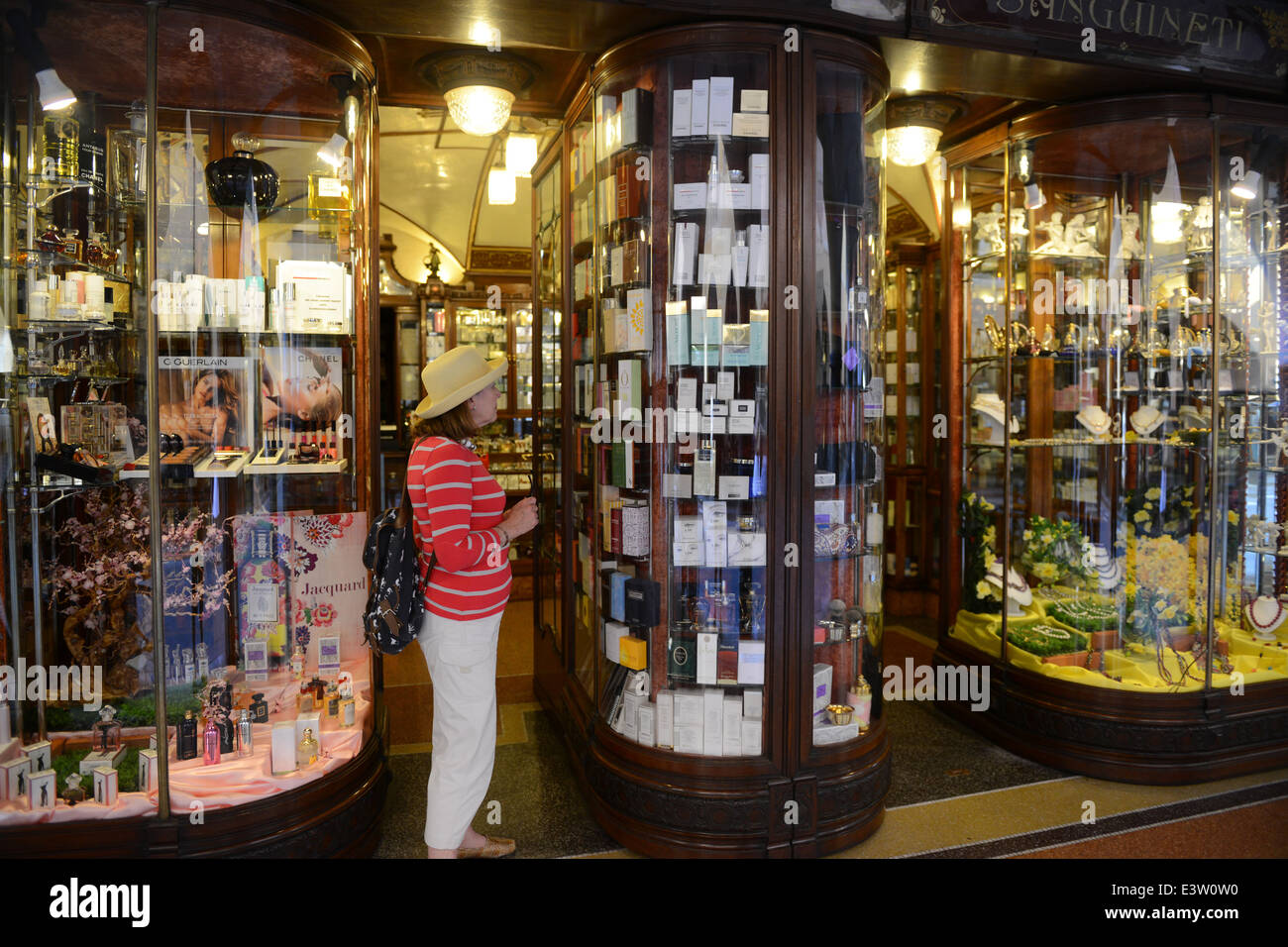 Chiavari Italie profumeria boutique parfum parfumerie fenêtre classique italien Banque D'Images