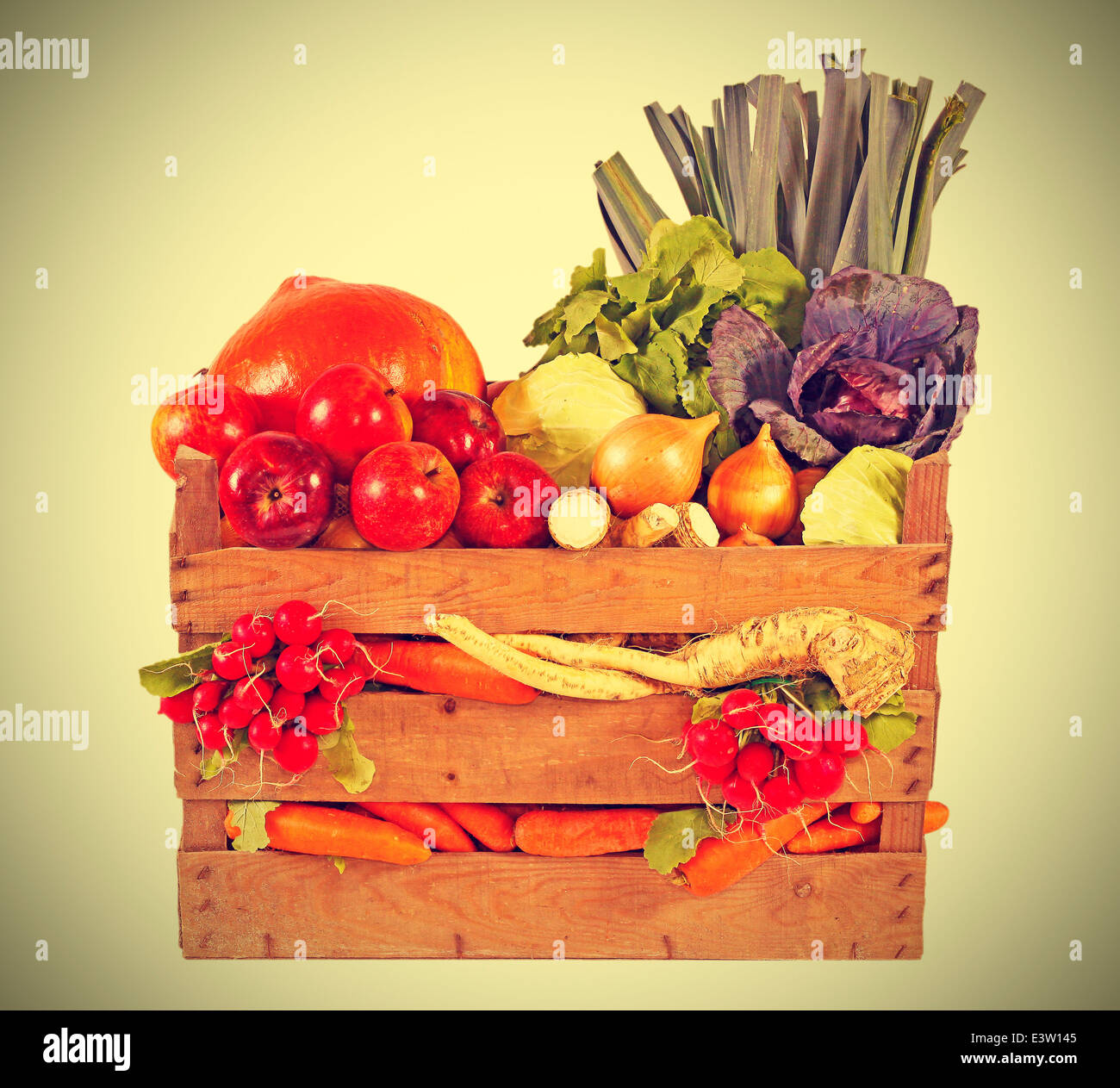 Les fruits et légumes frais dans le panier, instagram vintage style rétro. Banque D'Images