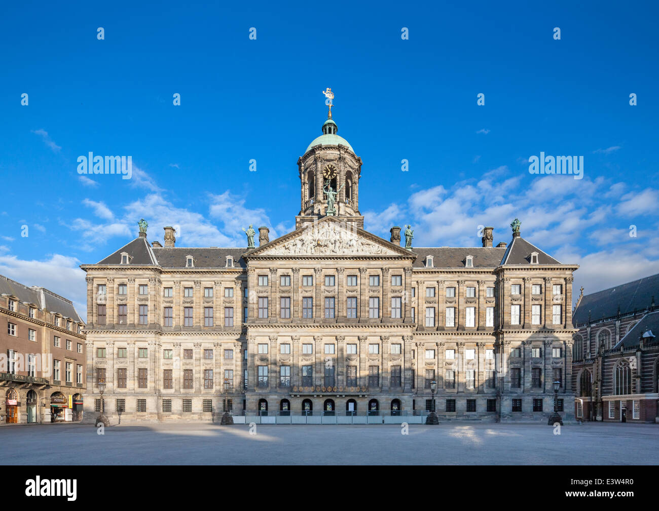 Palais Royal d'Amsterdam sur la Place Dam. Néerlandais - Koninklijk Paleis ou Paleis op de Dam. Banque D'Images