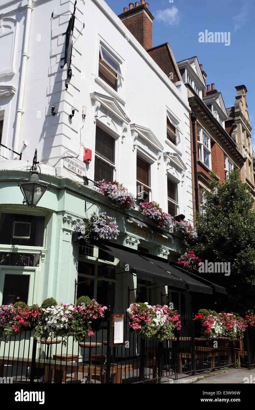 Le Builder's Arms pub à 1 Kensington Court Place a été construit en 1807, Londres W8 Banque D'Images