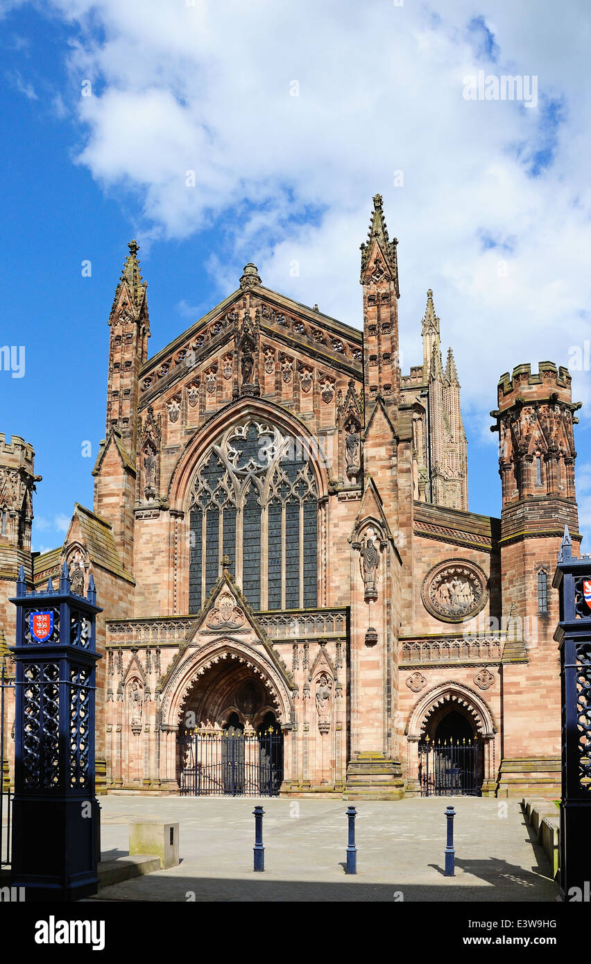 Vue de face de la cathédrale de Hereford, Herefordshire, Angleterre, Royaume-Uni, Europe de l'ouest. Banque D'Images