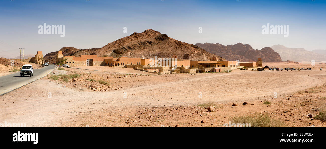 La Jordanie, Wadi Rum, Bedouin village de désert, vue panoramique Banque D'Images