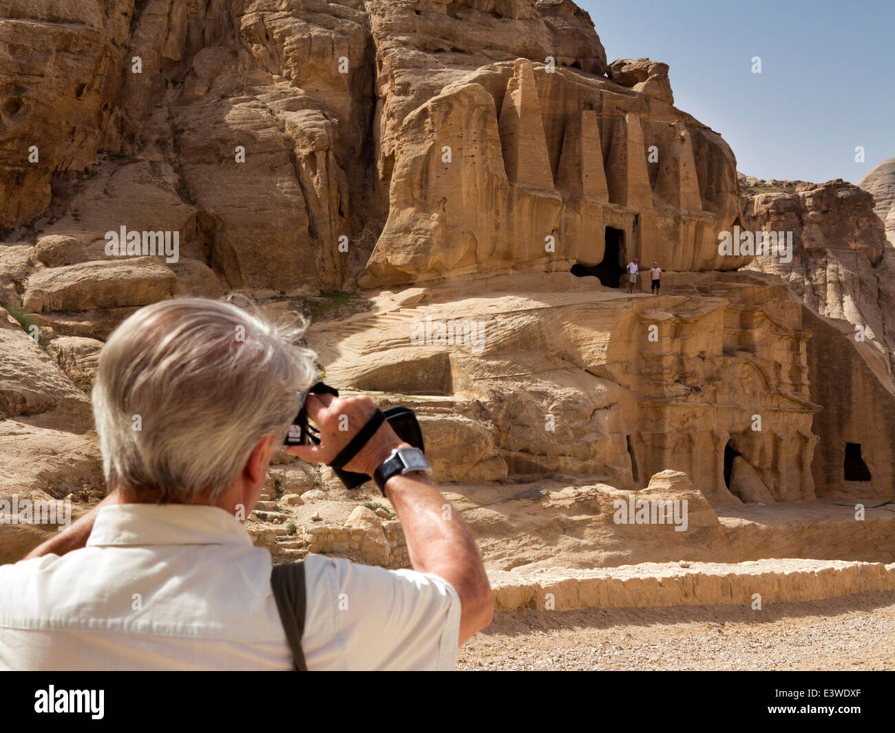 La Jordanie, Plaine, Petra, prendre la photo souvenir touristique tombeau Obeslisk Banque D'Images