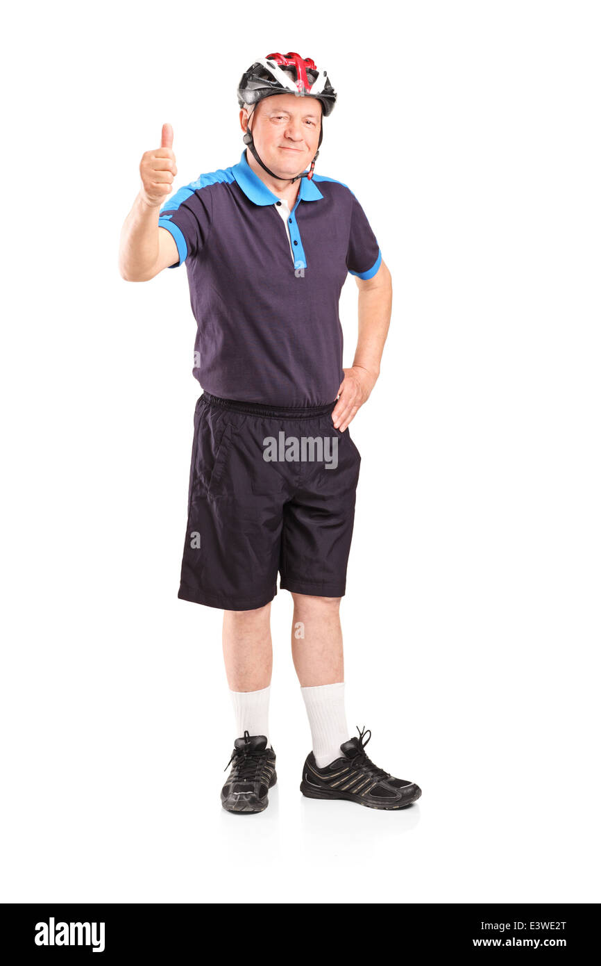 Portrait d'un homme mûr avec un casque de sport donnant un pouce vers le haut Banque D'Images