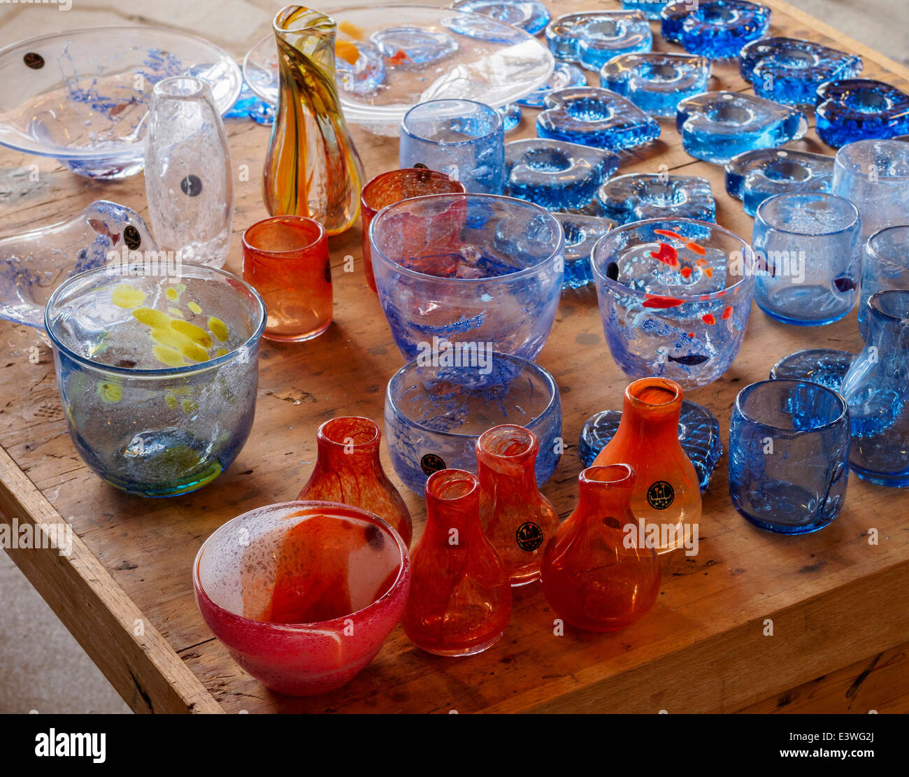 Artisanat du verre les produits fabriqués dans l'usine de verre Vikten sur les îles Lofoten sont offerts à la vente. Banque D'Images