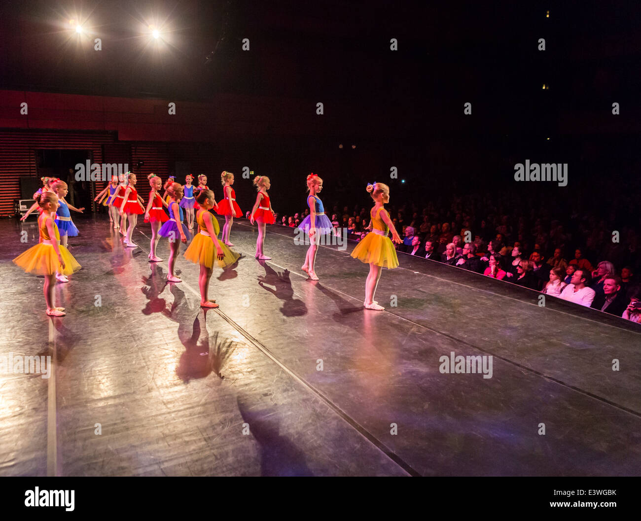 Spectacle de danse pendant le Festival des enfants, Reykjavik, Islande Banque D'Images