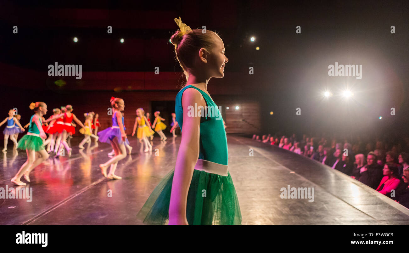 Spectacle de danse pendant le Festival des enfants, Reykjavik, Islande Banque D'Images