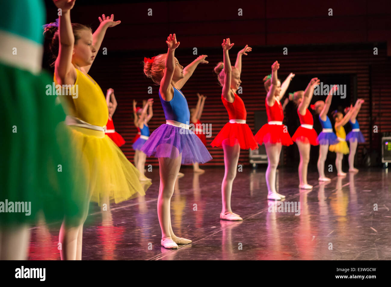 Spectacle de danse pendant le Festival des enfants, Reykjavik, Islande Banque D'Images