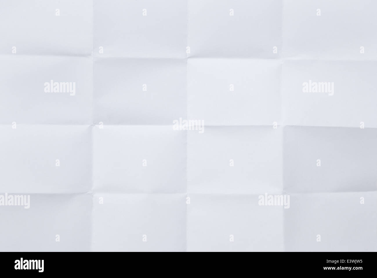 Feuille de papier blanc pliée en seize Banque D'Images