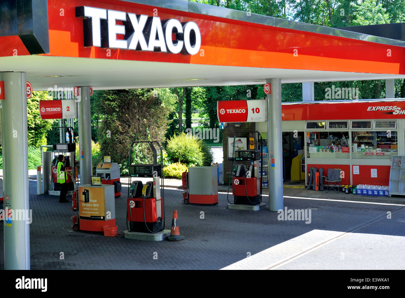 L'essence Texaco station-service. Chef de la route Services Ltd d'autoroute M4, Sortie 49 Pays de Galles, Royaume-Uni Banque D'Images