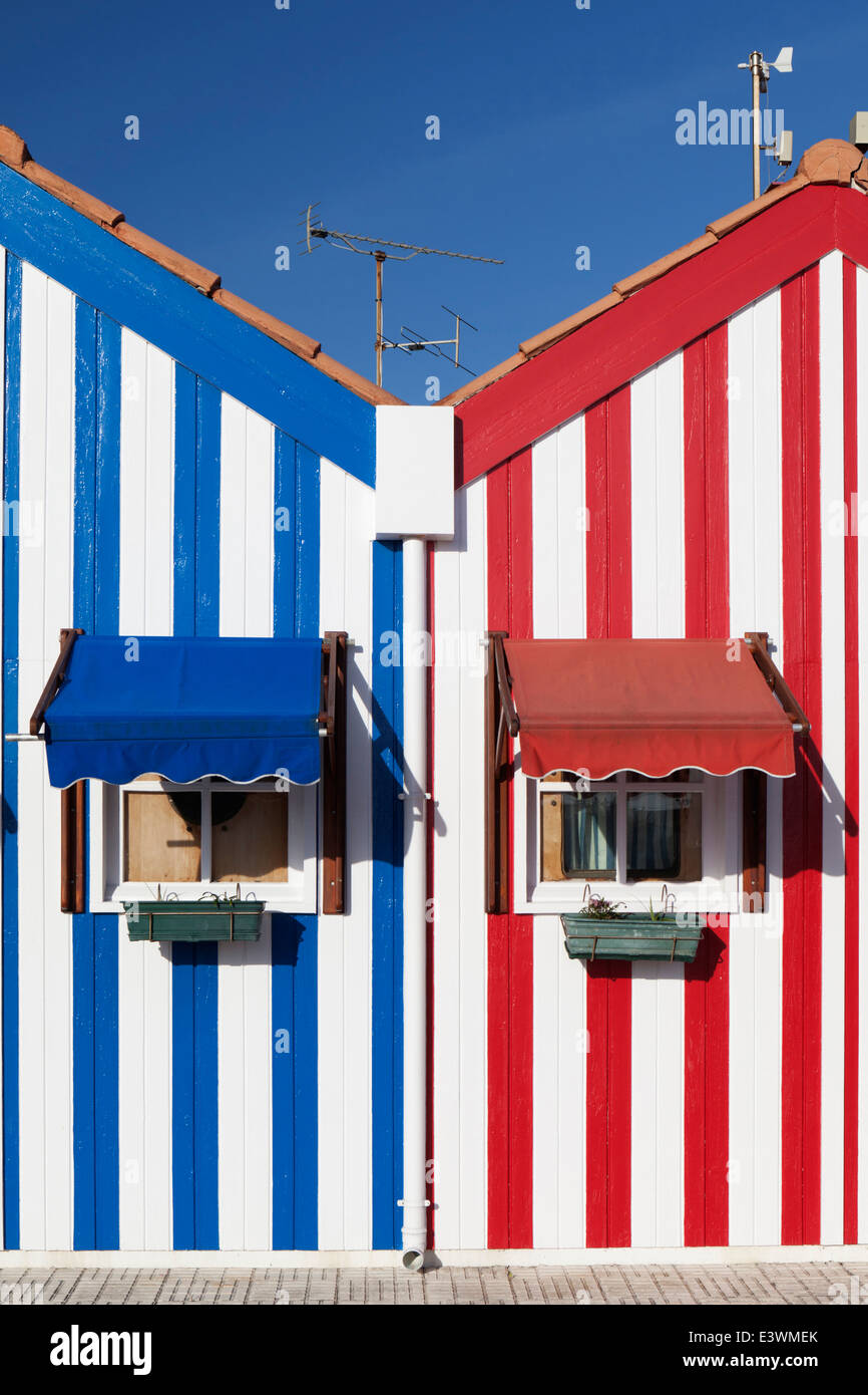 Maisons de Plage peint à rayures bonbon, ex-maisons de pêcheurs dans la région de Costa Nova, Beira Litoral, Portugal Banque D'Images