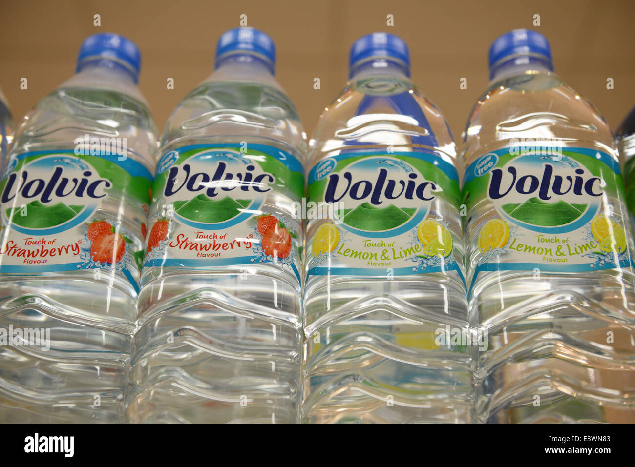 Volvic Eau Banque d'image et photos - Alamy