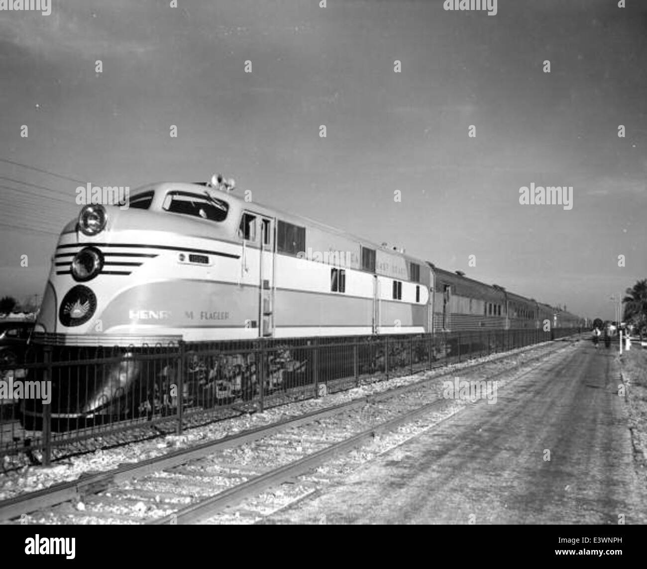 Le Florida East Coast Railway, qui fait partie du réseau ferroviaire de Henry M. Flagler, représente un élément important de l'histoire des transports dans le sud-est des États-Unis, mettant en valeur l'ère des locomotives diesel et des trains simplifiés. Banque D'Images