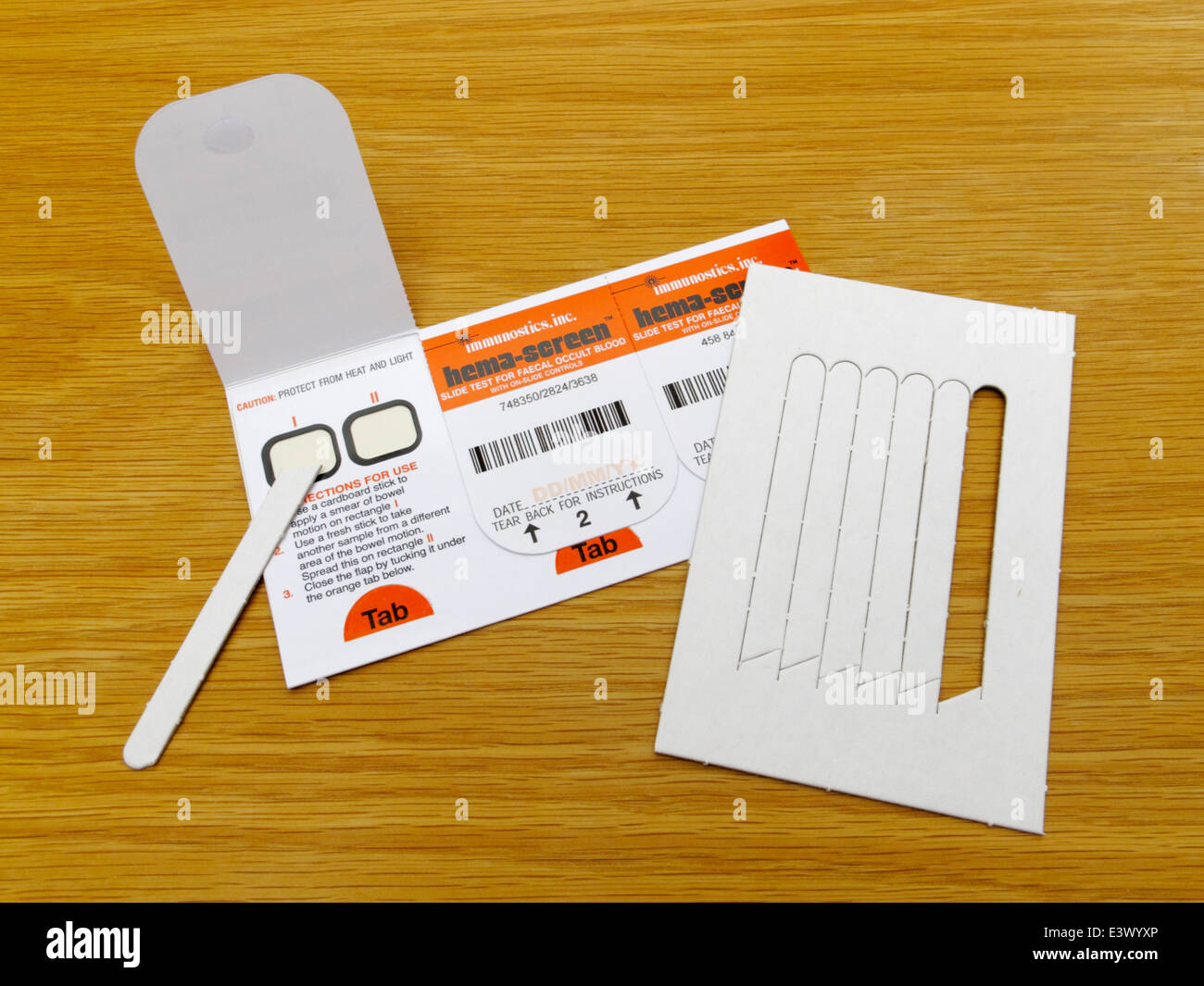 Faites glisser pour test de sang occulte dans les dépistage de masse du cancer de l'intestin en UK. Exploité par immunostics hema inc-écran sur les plus de 60 ans Banque D'Images