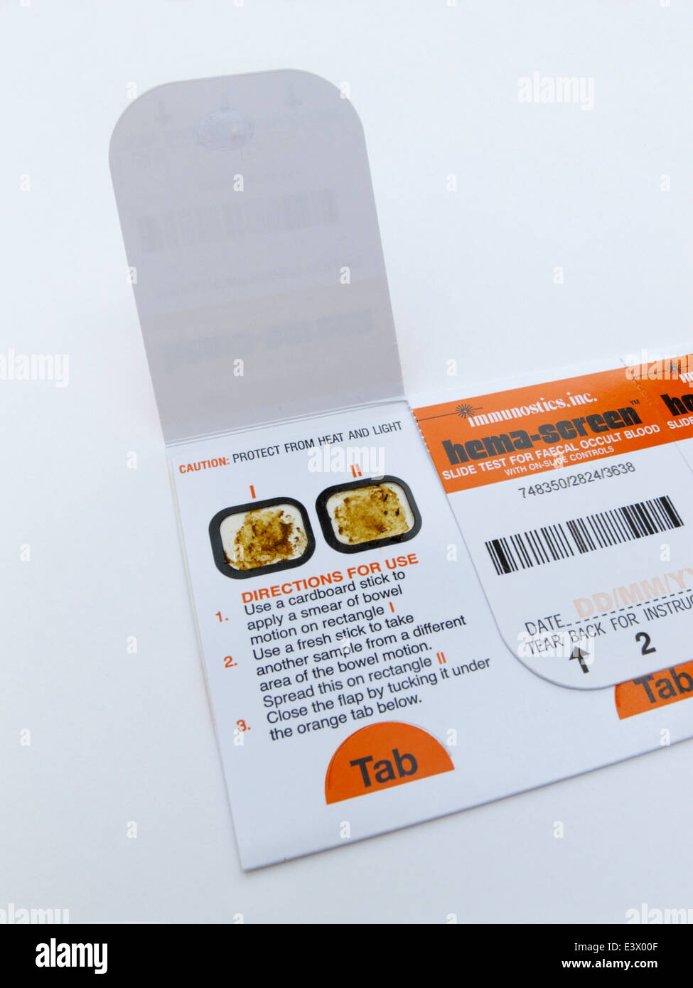 Faites glisser pour test de sang occulte dans les dépistage de masse du cancer de l'intestin en UK. Exploité par immunostics hema inc-écran sur les plus de 60 ans Banque D'Images