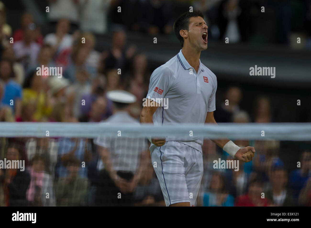 Londres, Royaume-Uni. 30 Juin, 2014. Jour 7 championnats de Wimbledon Novak Djokovic de Serbie réagit après avoir remporté le match contre Novak Djokovic de France pendant sept jour masculin quatrième ronde match à la Tennis de Wimbledon à l'All England Lawn Tennis Club à Londres, Royaume-Uni : Action Crédit Plus Sport/Alamy Live News Banque D'Images