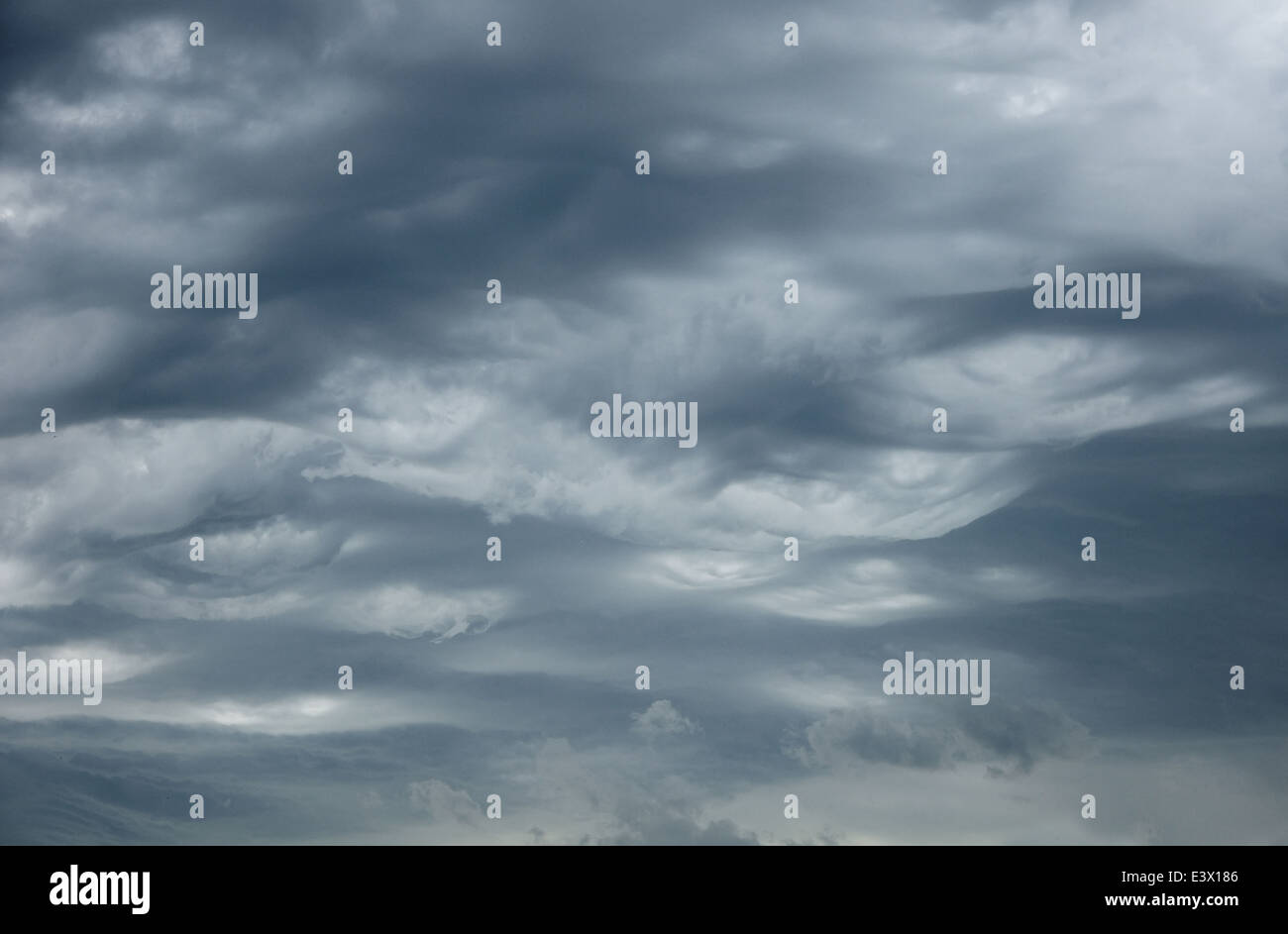 Motif de nuages impressionnante avant une pluie Banque D'Images