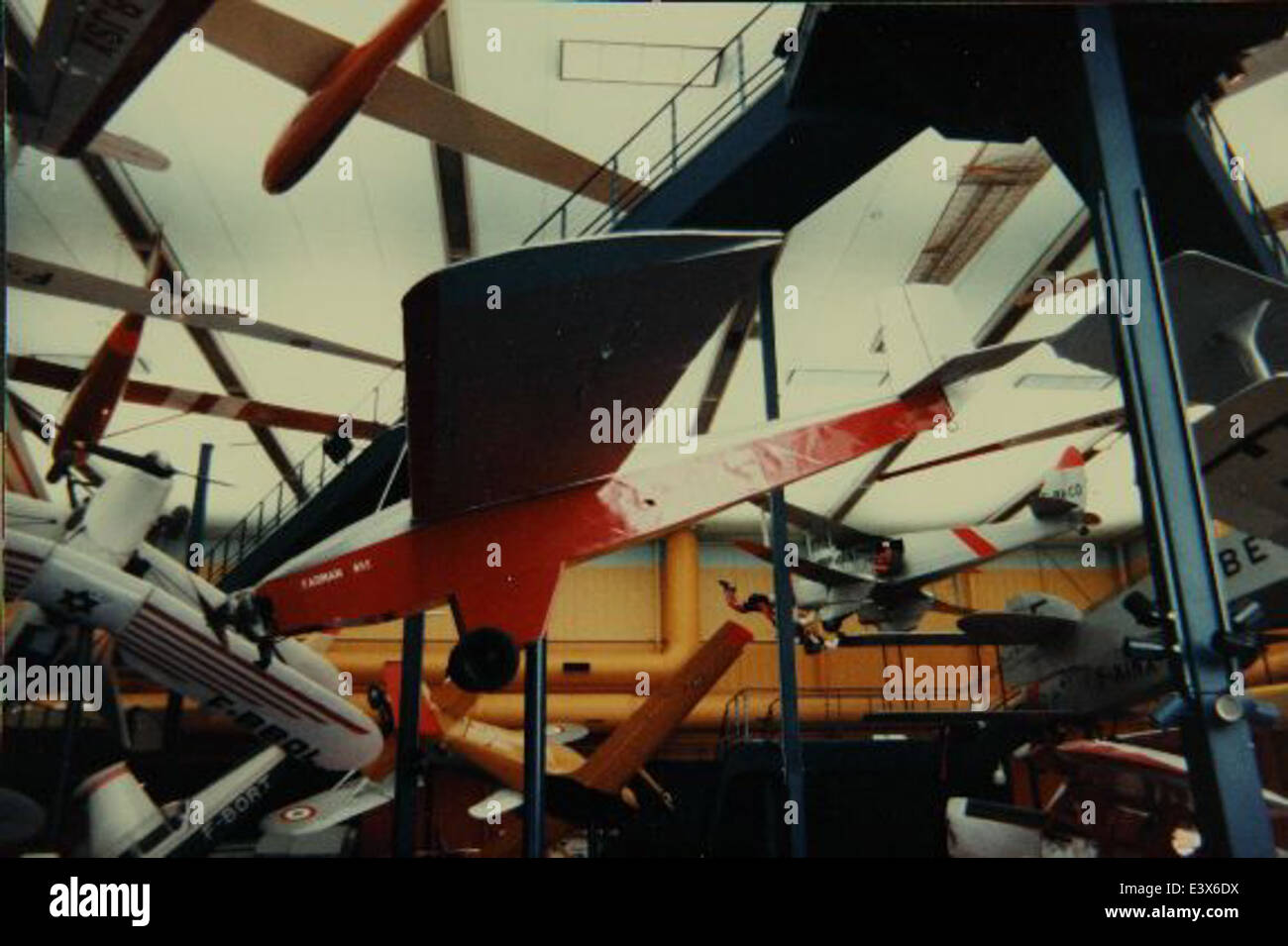 Farman Aviation était une compagnie aérienne française pionnière connue pour ses premières contributions à l'aviation militaire et commerciale. La société a joué un rôle déterminant dans le développement des premiers avions tels que les biplans et les monoplans et a fait des progrès significatifs dans la technologie de l'aviation au début du XXe siècle. Banque D'Images