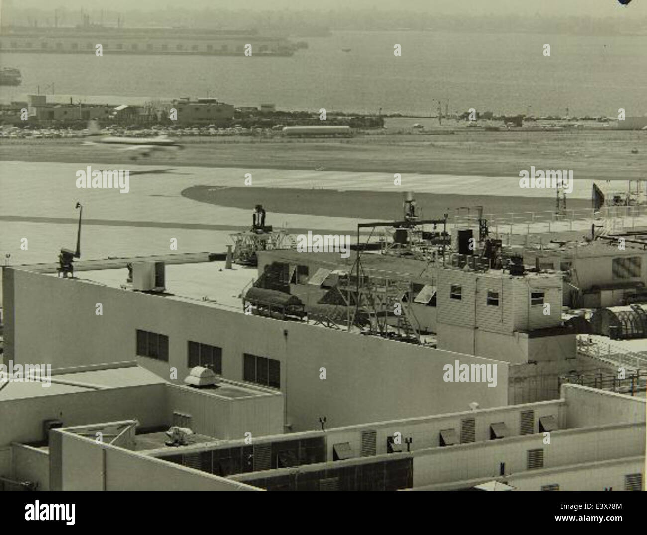 L'usine Convair/General Dynamics de San Diego était un site majeur pour la fabrication aérospatiale, contribuant à la production d'avions militaires et civils au cours du XXe siècle. Cette installation a joué un rôle central dans le soutien de l'armée américaine pendant la guerre froide et au-delà. Banque D'Images