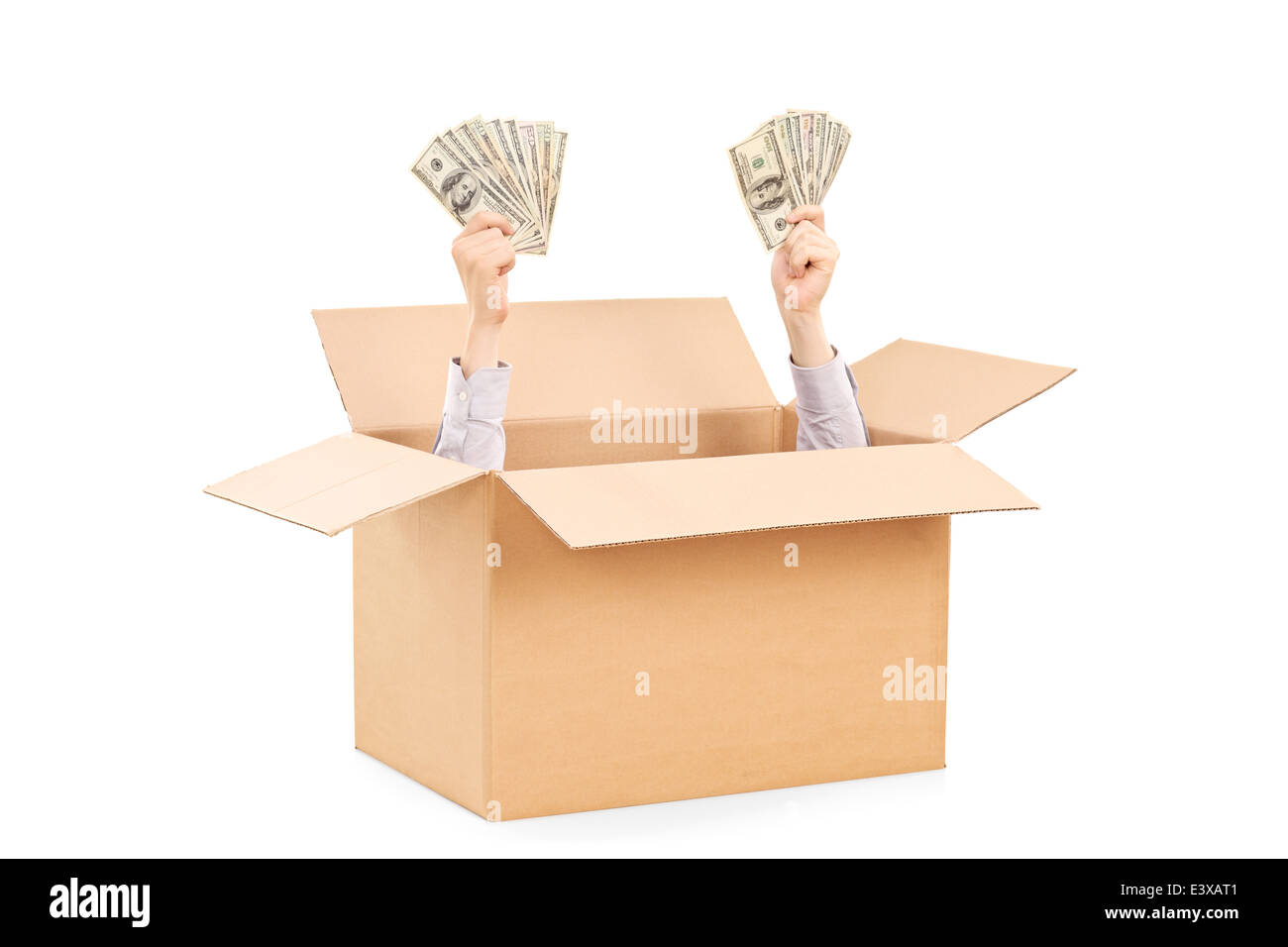 Les mains avec de l'argent découlant d'un fort Banque D'Images