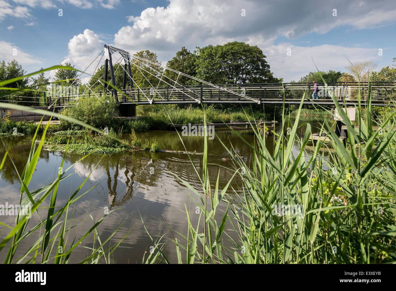 Le nouveau pont sur le Swing Riversdale Weaver La navigation à Northwich, nord-ouest de l'Angleterre. Banque D'Images