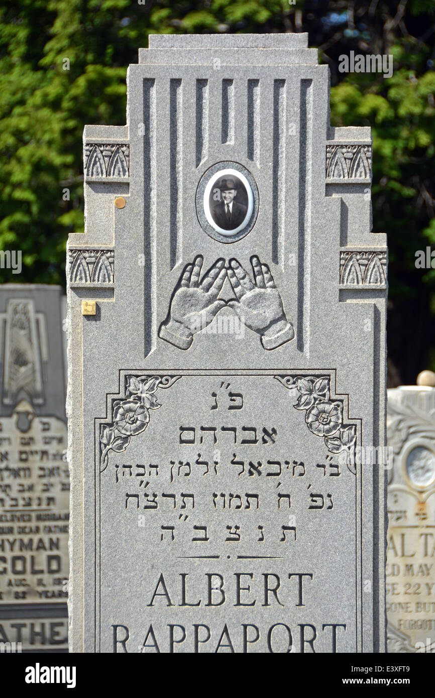 Pierre tombale avec photo au nouveau cimetière Montefiore à Cambria Heights, dans le Queens, New York City Banque D'Images