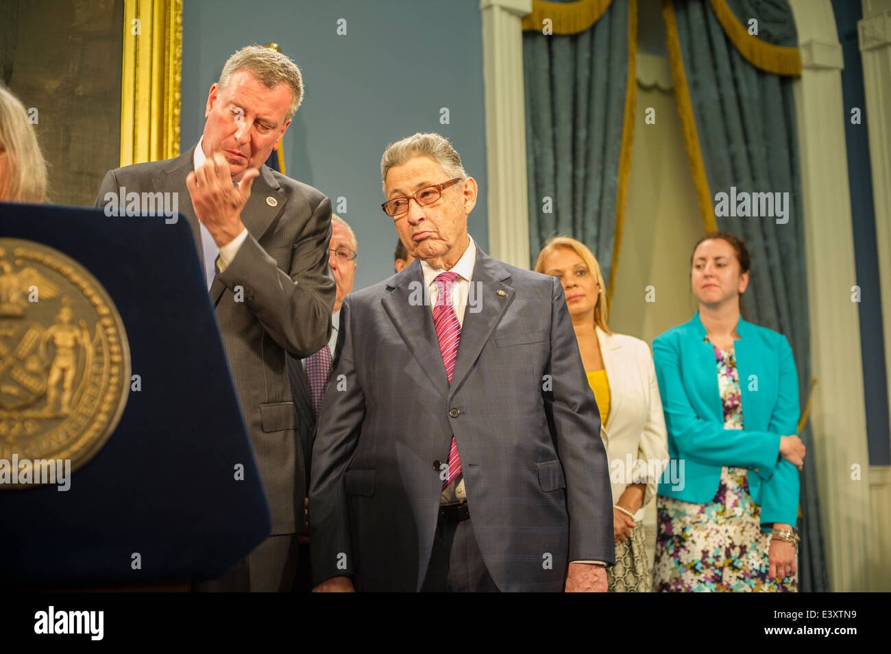 Le maire de New York, Bill De Blasio, à gauche, et le président de l'Assemblée NYS Sheldon Silver Banque D'Images