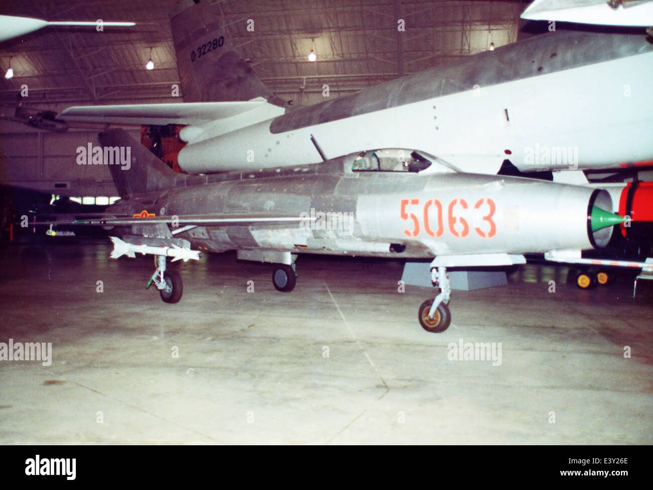Photographie d'un chasseur MiG-21 Mikoyan-Gurevich, prise par Charles Daniels, montrant un avion militaire clé de conception soviétique de l'époque de la Guerre froide. Banque D'Images
