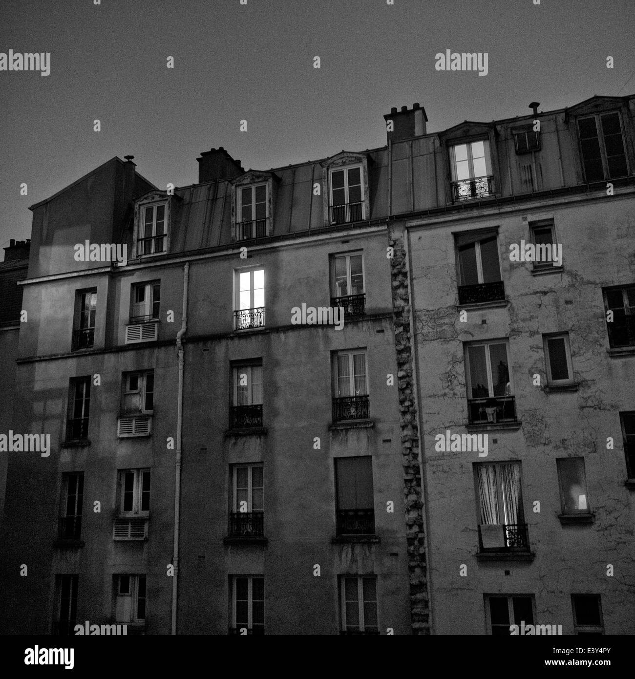 Paris est synonyme de beauté, de culture et d'un style distinct qui est vu dans son personnel, bâtiments, restaurants, boutiques, art... Banque D'Images