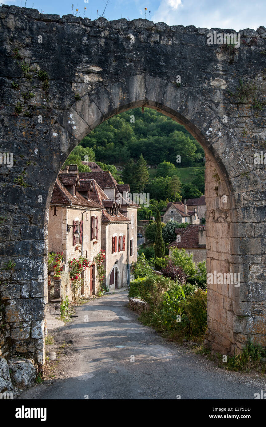 Ville porte du village médiéval de Saint-Cirq-Lapopie, Lot, Quercy, Midi-Pyrénées, France Banque D'Images