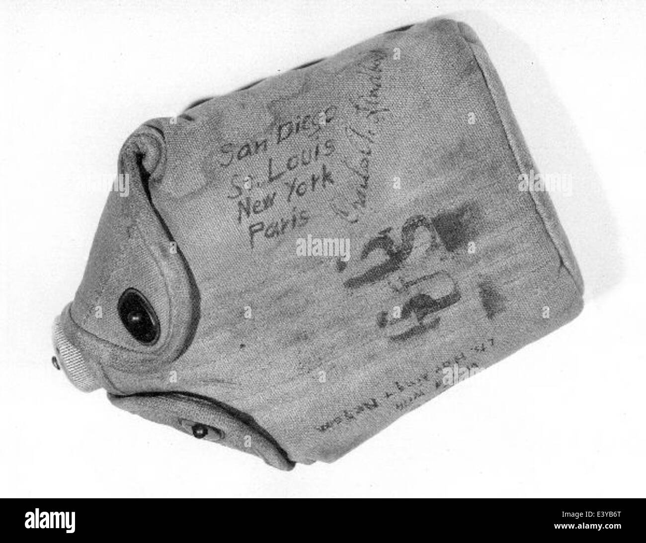 Un avion Ryan de 1927, lié à Charles Lindbergh, exposé au San Diego Air and Space Museum, reflétant les débuts de l'aviation et du développement aéronautique. Banque D'Images