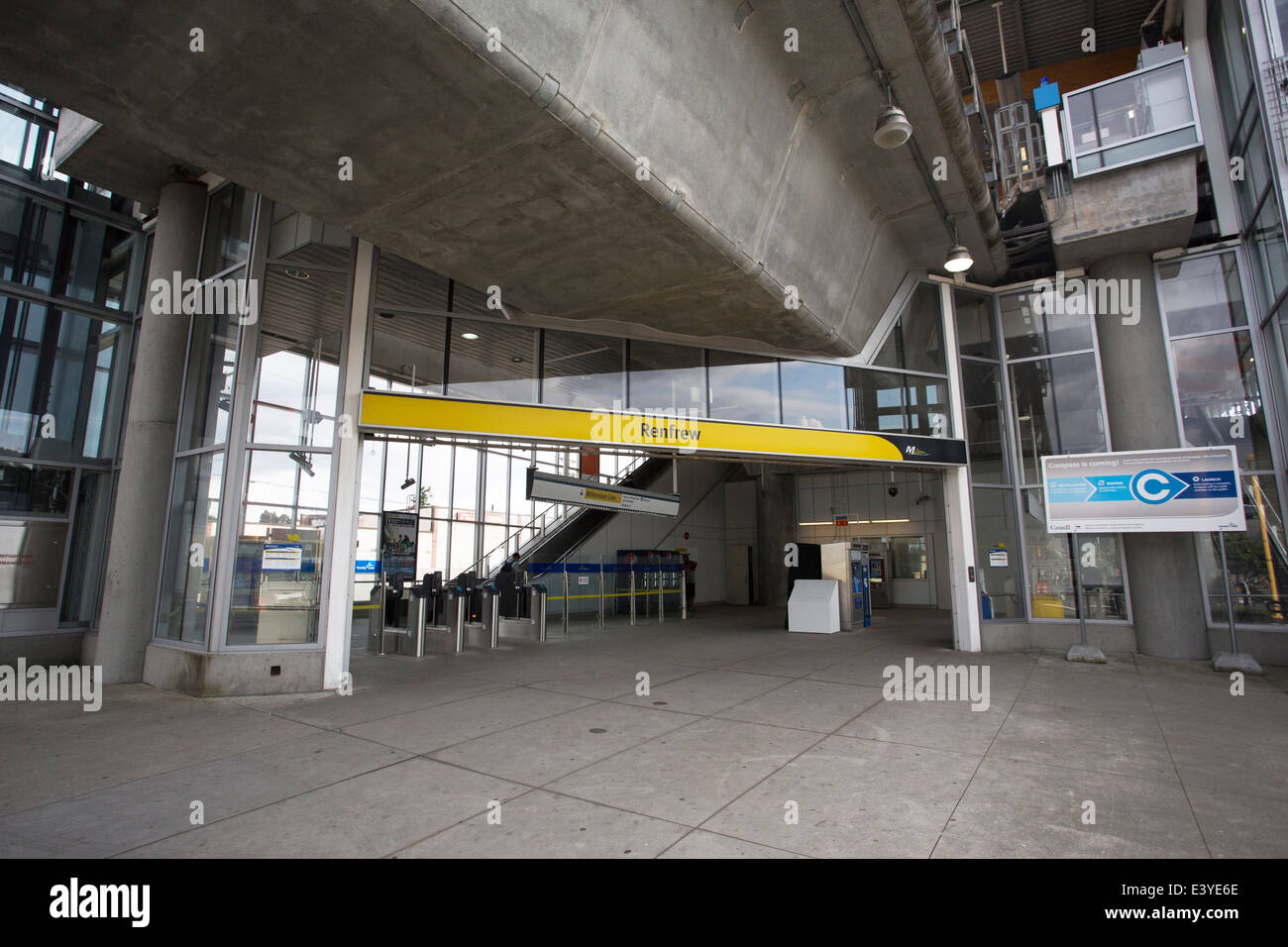 L'entrée de la station de Skytrain de Renfrew à Vancouver, Canada. Banque D'Images