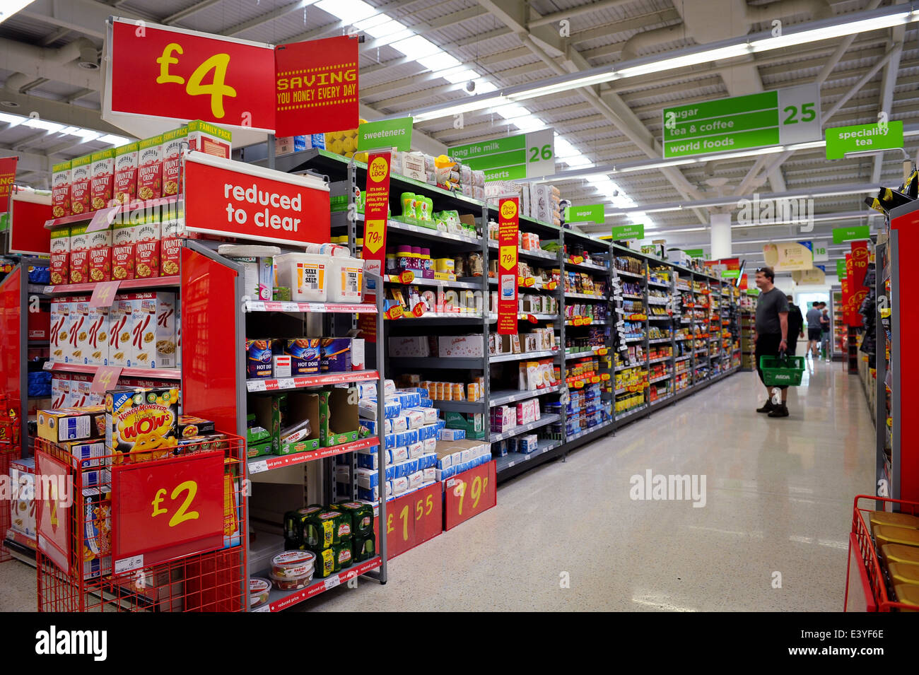L'intérieur de supermarchés Asda 2014 Banque D'Images